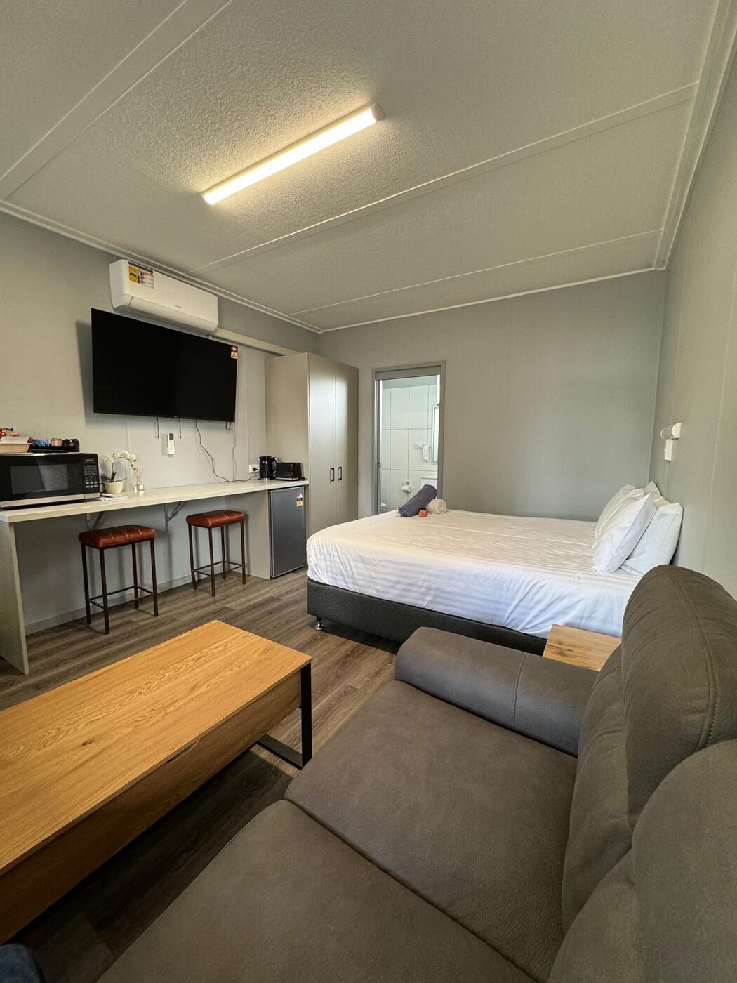 Premium Queen Room with kitchenette and lounge