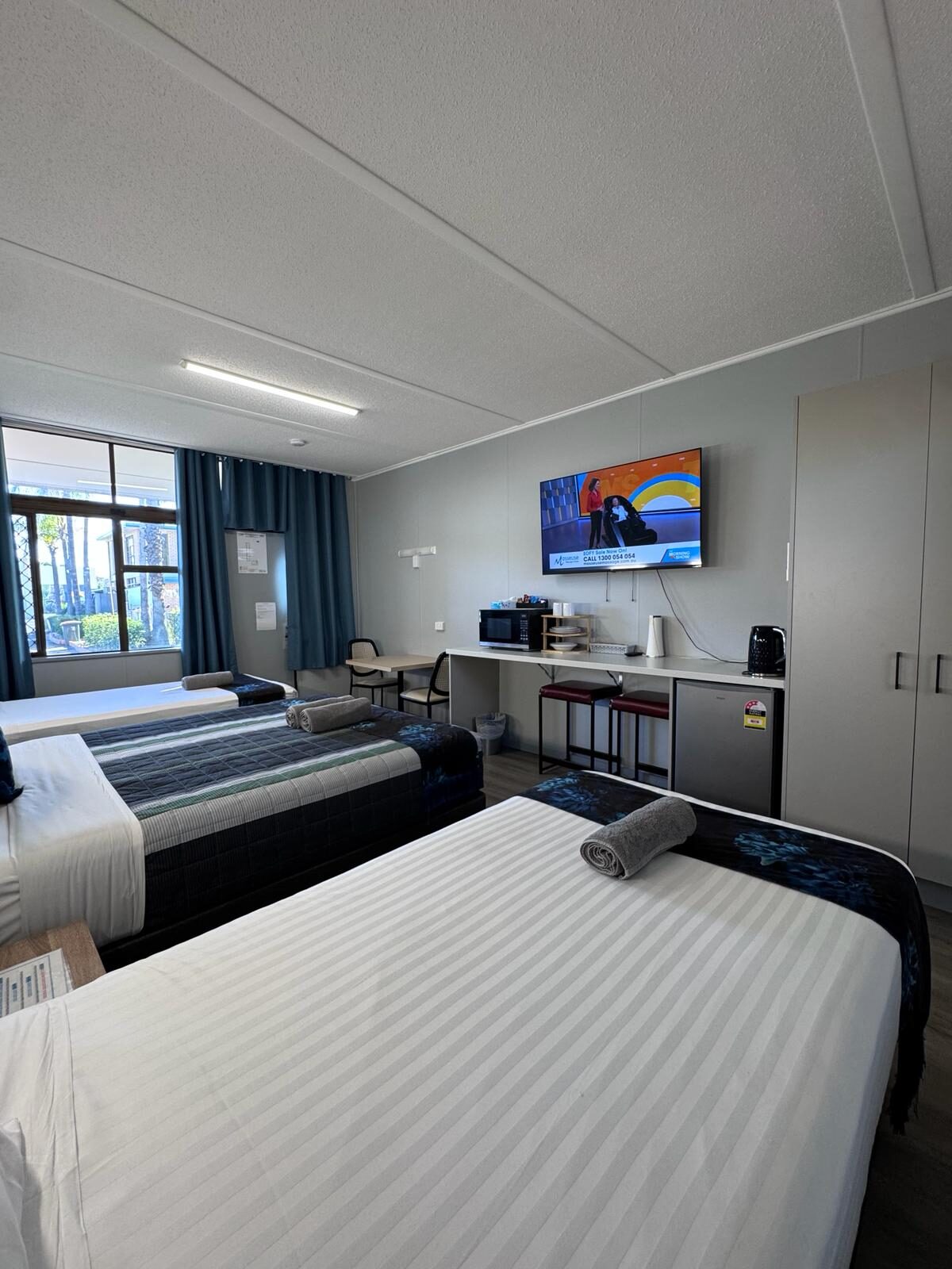 Premium Family Room kitchenette and beds