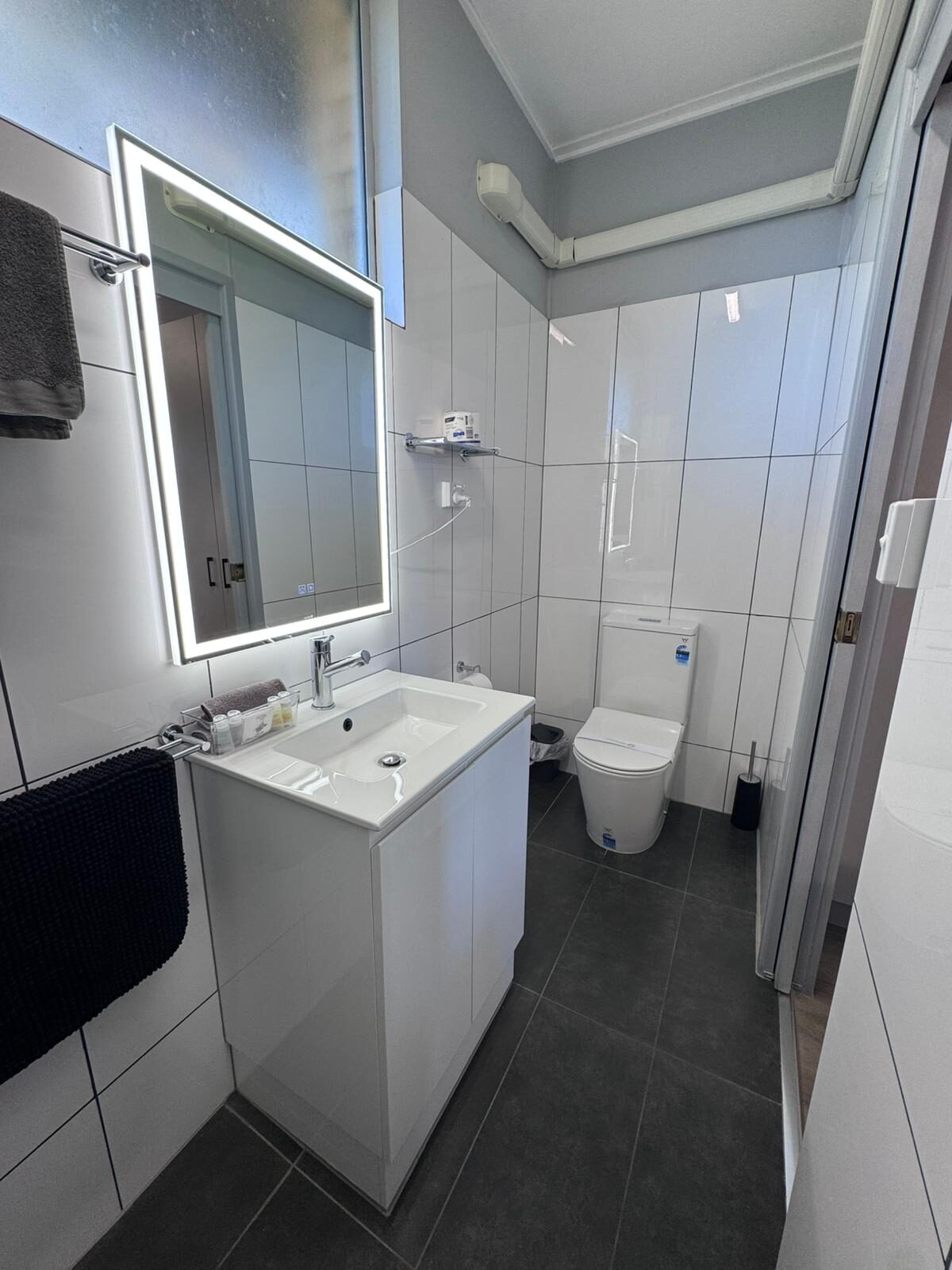 Brand-new ensuite with LED mirror